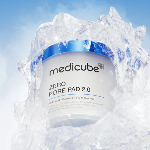 Medicube Zero Pore Pad 2.0 container surrounded by water droplets on a light blue background