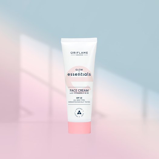 Oriflame Glow Essentials Face Cream with Vitamins E B3 SPF 10 50 ML
