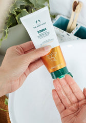 The Body Shop Vitamin C Glow Cleansing Polish 100ml